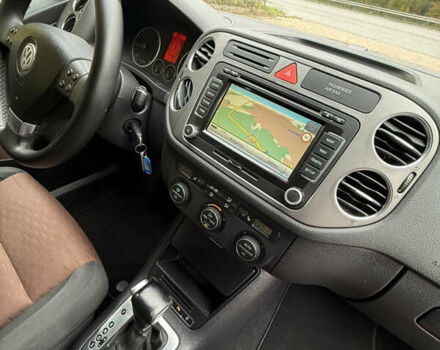 Сірий Фольксваген Тігуан, об'ємом двигуна 1.97 л та пробігом 194 тис. км за 9900 $, фото 5 на Automoto.ua