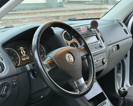 Серый Фольксваген Тигуан, объемом двигателя 1.4 л и пробегом 165 тыс. км за 9700 $, фото 24 на Automoto.ua