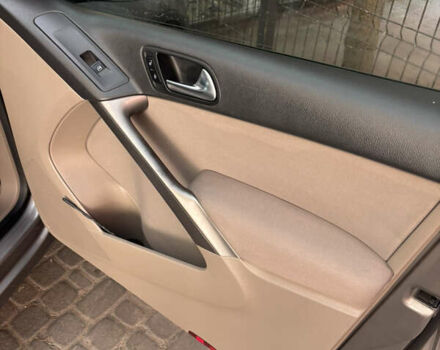 Серый Фольксваген Тигуан, объемом двигателя 2 л и пробегом 197 тыс. км за 9500 $, фото 32 на Automoto.ua