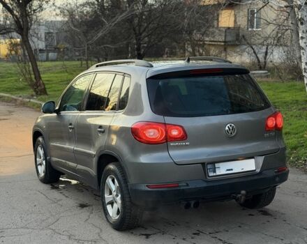 Серый Фольксваген Тигуан, объемом двигателя 2 л и пробегом 260 тыс. км за 5900 $, фото 2 на Automoto.ua