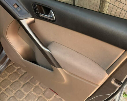 Серый Фольксваген Тигуан, объемом двигателя 2 л и пробегом 197 тыс. км за 9500 $, фото 28 на Automoto.ua