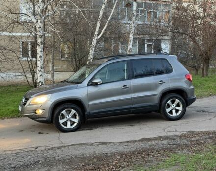 Серый Фольксваген Тигуан, объемом двигателя 2 л и пробегом 260 тыс. км за 5900 $, фото 1 на Automoto.ua