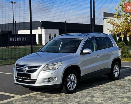 Серый Фольксваген Тигуан, объемом двигателя 2 л и пробегом 330 тыс. км за 9999 $, фото 3 на Automoto.ua