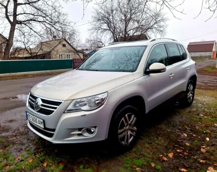 Серый Фольксваген Тигуан, объемом двигателя 1.4 л и пробегом 249 тыс. км за 8800 $, фото 4 на Automoto.ua