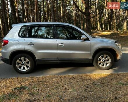 Серый Фольксваген Тигуан, объемом двигателя 2 л и пробегом 248 тыс. км за 9500 $, фото 1 на Automoto.ua