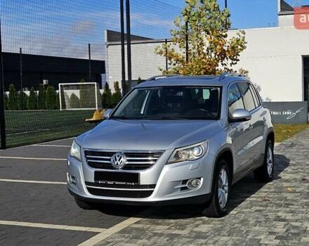 Серый Фольксваген Тигуан, объемом двигателя 2 л и пробегом 330 тыс. км за 9999 $, фото 2 на Automoto.ua