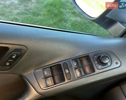 Серый Фольксваген Тигуан, объемом двигателя 2 л и пробегом 248 тыс. км за 9500 $, фото 17 на Automoto.ua