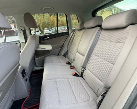 Сірий Фольксваген Тігуан, об'ємом двигуна 2 л та пробігом 226 тис. км за 12200 $, фото 51 на Automoto.ua