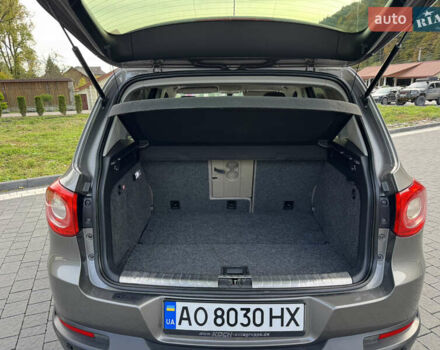 Сірий Фольксваген Тігуан, об'ємом двигуна 2 л та пробігом 226 тис. км за 12200 $, фото 53 на Automoto.ua