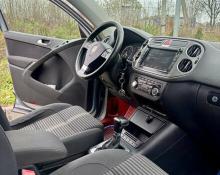 Серый Фольксваген Тигуан, объемом двигателя 2 л и пробегом 361 тыс. км за 9900 $, фото 9 на Automoto.ua