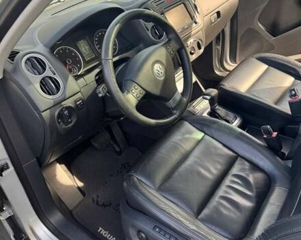 Сірий Фольксваген Тігуан, об'ємом двигуна 2 л та пробігом 233 тис. км за 9500 $, фото 7 на Automoto.ua