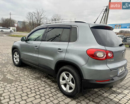 Серый Фольксваген Тигуан, объемом двигателя 2 л и пробегом 361 тыс. км за 9900 $, фото 5 на Automoto.ua