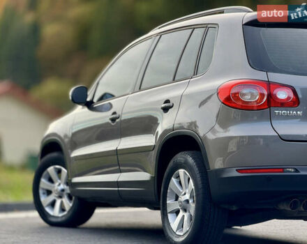 Сірий Фольксваген Тігуан, об'ємом двигуна 2 л та пробігом 226 тис. км за 12200 $, фото 21 на Automoto.ua