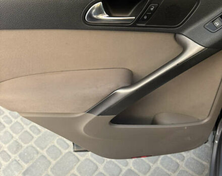 Серый Фольксваген Тигуан, объемом двигателя 2 л и пробегом 197 тыс. км за 9500 $, фото 29 на Automoto.ua