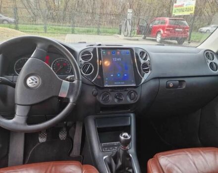 Сірий Фольксваген Тігуан, об'ємом двигуна 1.4 л та пробігом 330 тис. км за 5000 $, фото 6 на Automoto.ua