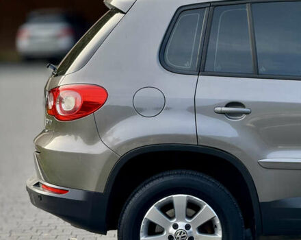 Сірий Фольксваген Тігуан, об'ємом двигуна 2 л та пробігом 226 тис. км за 12200 $, фото 11 на Automoto.ua