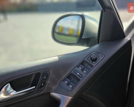 Серый Фольксваген Тигуан, объемом двигателя 2 л и пробегом 330 тыс. км за 9999 $, фото 21 на Automoto.ua