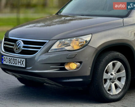 Сірий Фольксваген Тігуан, об'ємом двигуна 2 л та пробігом 226 тис. км за 12200 $, фото 7 на Automoto.ua