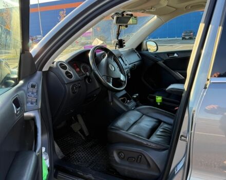 Серый Фольксваген Тигуан, объемом двигателя 2 л и пробегом 244 тыс. км за 14000 $, фото 4 на Automoto.ua