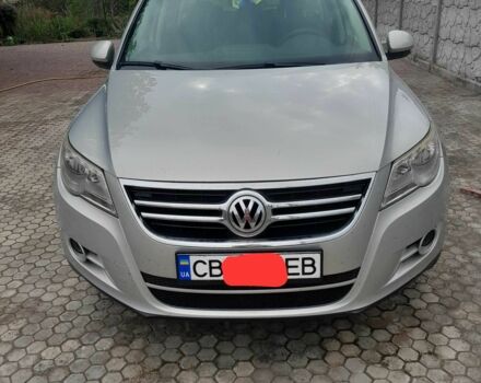 Серый Фольксваген Тигуан, объемом двигателя 2 л и пробегом 180 тыс. км за 9999 $, фото 2 на Automoto.ua