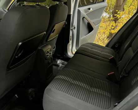 Сірий Фольксваген Тігуан, об'ємом двигуна 2 л та пробігом 315 тис. км за 8900 $, фото 11 на Automoto.ua