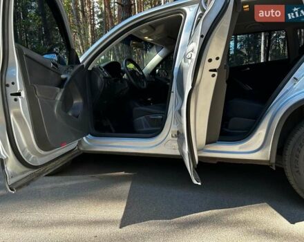 Серый Фольксваген Тигуан, объемом двигателя 2 л и пробегом 248 тыс. км за 9500 $, фото 7 на Automoto.ua