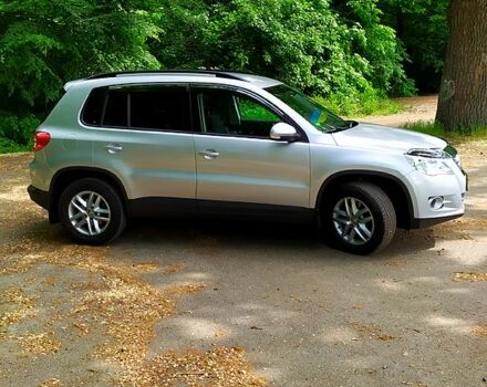 Серый Фольксваген Тигуан, объемом двигателя 1.4 л и пробегом 230 тыс. км за 10350 $, фото 2 на Automoto.ua