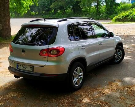 Серый Фольксваген Тигуан, объемом двигателя 1.4 л и пробегом 230 тыс. км за 10350 $, фото 4 на Automoto.ua