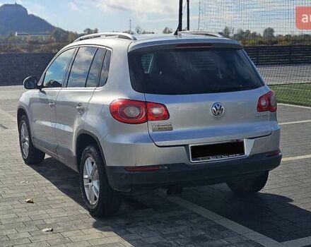 Серый Фольксваген Тигуан, объемом двигателя 2 л и пробегом 330 тыс. км за 9999 $, фото 7 на Automoto.ua