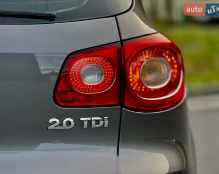 Сірий Фольксваген Тігуан, об'ємом двигуна 2 л та пробігом 226 тис. км за 12200 $, фото 24 на Automoto.ua