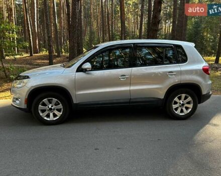 Серый Фольксваген Тигуан, объемом двигателя 2 л и пробегом 248 тыс. км за 9500 $, фото 6 на Automoto.ua