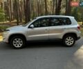 Серый Фольксваген Тигуан, объемом двигателя 2 л и пробегом 248 тыс. км за 9500 $, фото 6 на Automoto.ua