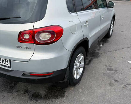 Серый Фольксваген Тигуан, объемом двигателя 2 л и пробегом 194 тыс. км за 10500 $, фото 1 на Automoto.ua