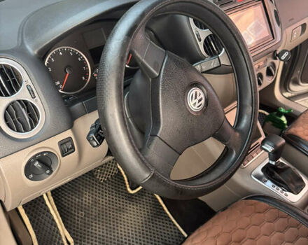 Серый Фольксваген Тигуан, объемом двигателя 2 л и пробегом 197 тыс. км за 9500 $, фото 18 на Automoto.ua