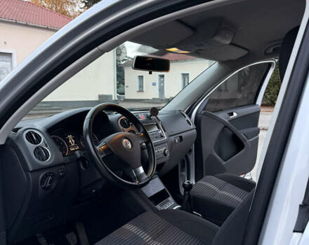 Серый Фольксваген Тигуан, объемом двигателя 1.4 л и пробегом 165 тыс. км за 9700 $, фото 30 на Automoto.ua