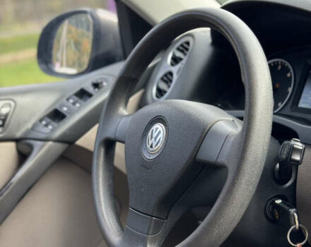 Сірий Фольксваген Тігуан, об'ємом двигуна 2 л та пробігом 226 тис. км за 12200 $, фото 37 на Automoto.ua