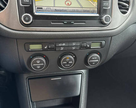 Серый Фольксваген Тигуан, объемом двигателя 2 л и пробегом 194 тыс. км за 10500 $, фото 13 на Automoto.ua