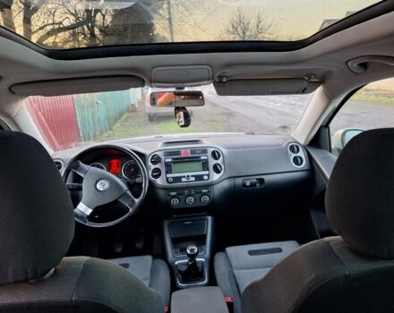 Серый Фольксваген Тигуан, объемом двигателя 1.4 л и пробегом 249 тыс. км за 8800 $, фото 1 на Automoto.ua