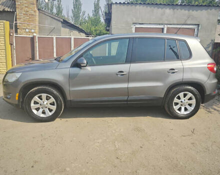 Серый Фольксваген Тигуан, объемом двигателя 2 л и пробегом 197 тыс. км за 9500 $, фото 5 на Automoto.ua