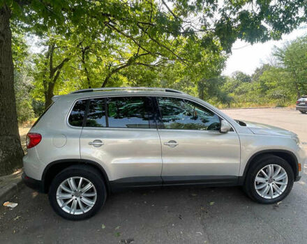 Серый Фольксваген Тигуан, объемом двигателя 2 л и пробегом 155 тыс. км за 10500 $, фото 2 на Automoto.ua