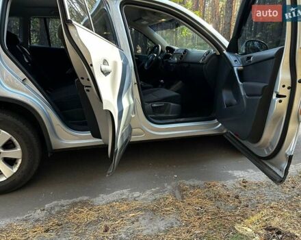 Серый Фольксваген Тигуан, объемом двигателя 2 л и пробегом 248 тыс. км за 9500 $, фото 8 на Automoto.ua