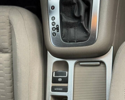 Сірий Фольксваген Тігуан, об'ємом двигуна 2 л та пробігом 226 тис. км за 12200 $, фото 35 на Automoto.ua