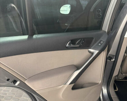 Серый Фольксваген Тигуан, объемом двигателя 2 л и пробегом 197 тыс. км за 9500 $, фото 24 на Automoto.ua