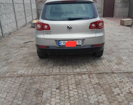 Серый Фольксваген Тигуан, объемом двигателя 2 л и пробегом 180 тыс. км за 9999 $, фото 3 на Automoto.ua