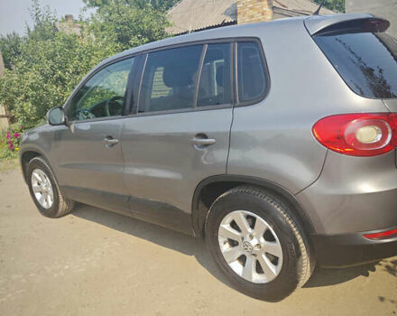 Серый Фольксваген Тигуан, объемом двигателя 2 л и пробегом 197 тыс. км за 9500 $, фото 6 на Automoto.ua