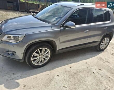 Сірий Фольксваген Тігуан, об'ємом двигуна 2 л та пробігом 300 тис. км за 10300 $, фото 2 на Automoto.ua