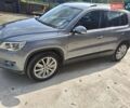 Сірий Фольксваген Тігуан, об'ємом двигуна 2 л та пробігом 300 тис. км за 10300 $, фото 2 на Automoto.ua