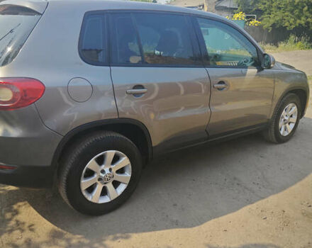 Серый Фольксваген Тигуан, объемом двигателя 2 л и пробегом 197 тыс. км за 9500 $, фото 7 на Automoto.ua