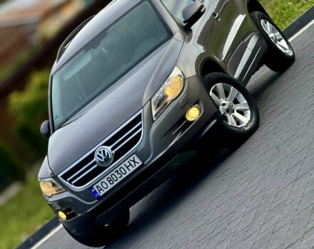 Сірий Фольксваген Тігуан, об'ємом двигуна 2 л та пробігом 226 тис. км за 12200 $, фото 4 на Automoto.ua