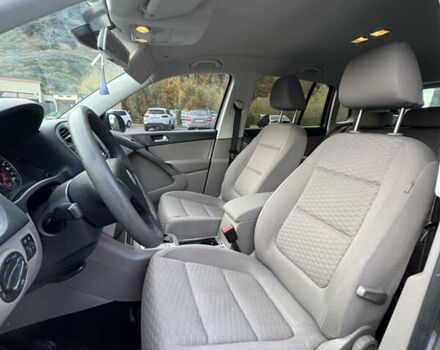 Сірий Фольксваген Тігуан, об'ємом двигуна 2 л та пробігом 226 тис. км за 12200 $, фото 45 на Automoto.ua